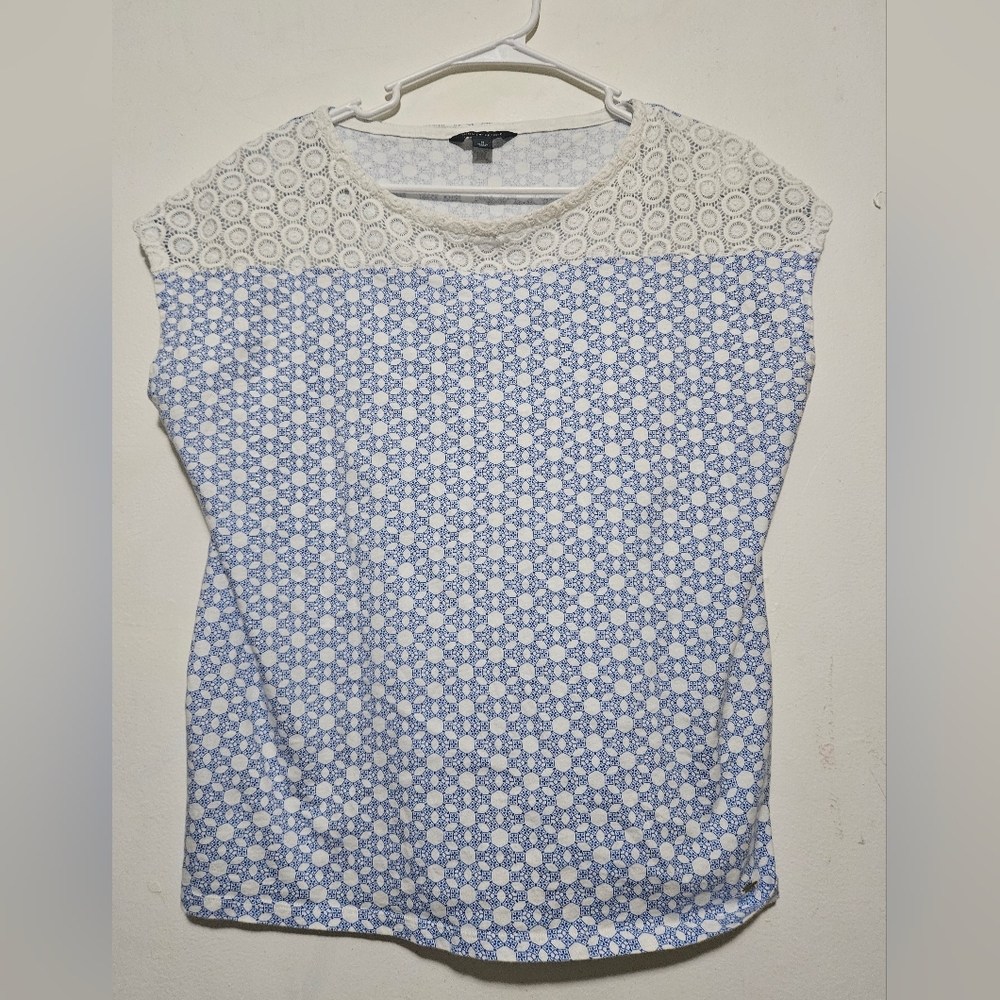 Tommy Hilfiger Cap Sleeve Shirt. Blue and White. Size Medium.